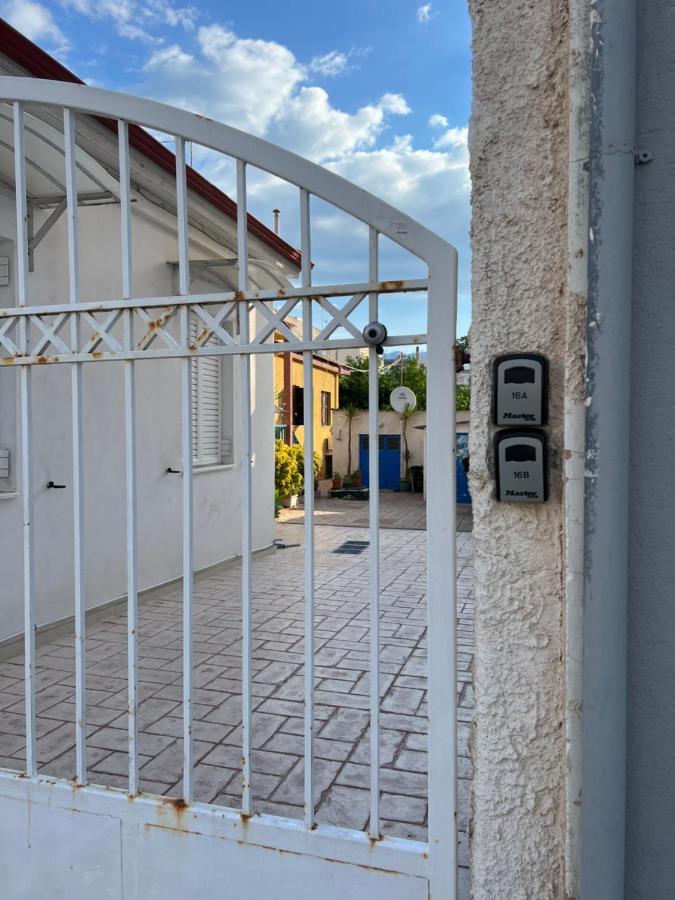 Cosy Guesthouse-Souterrain With Garden In City Center Corinth Exterior foto