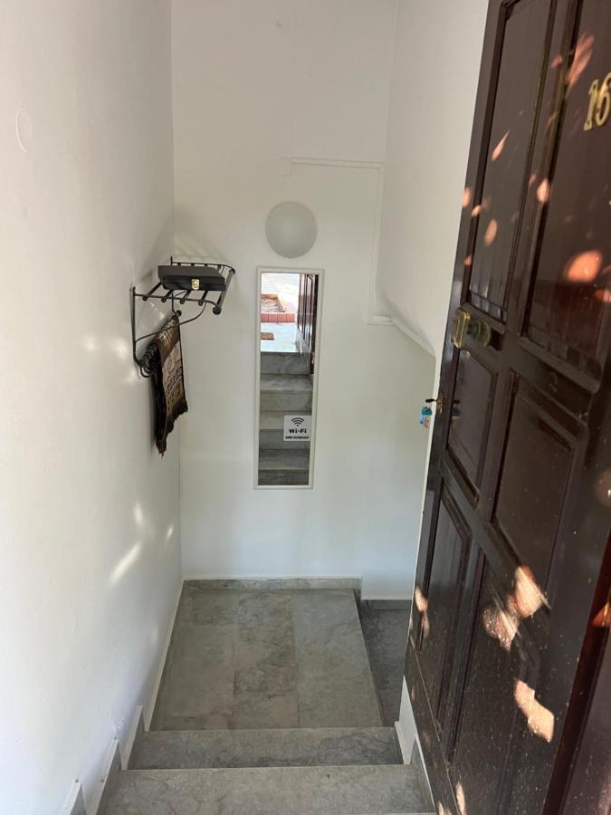 Cosy Guesthouse-Souterrain With Garden In City Center Corinth Exterior foto