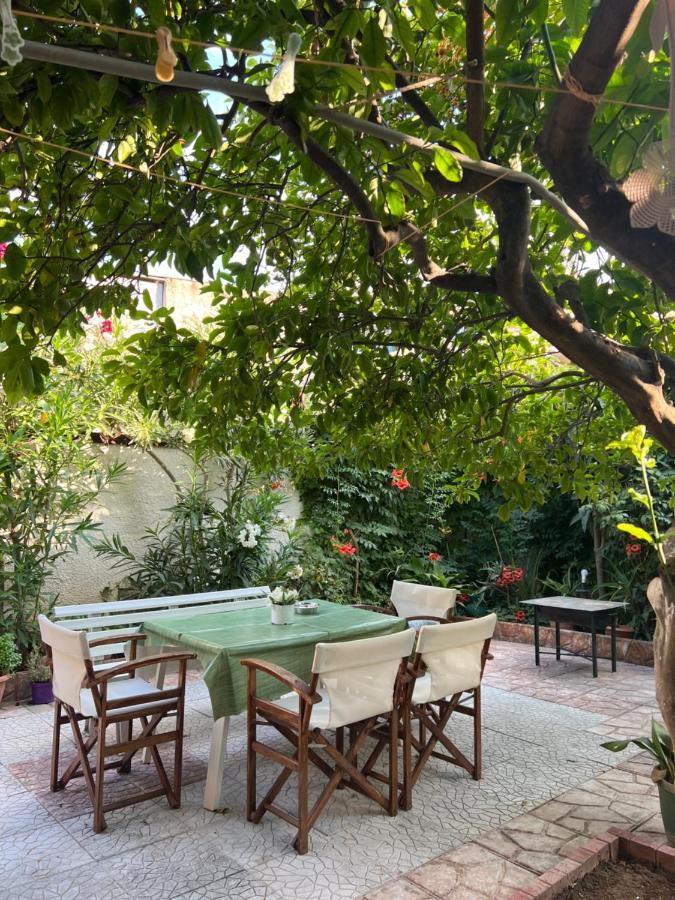 Cosy Guesthouse-Souterrain With Garden In City Center Corinth Exterior foto