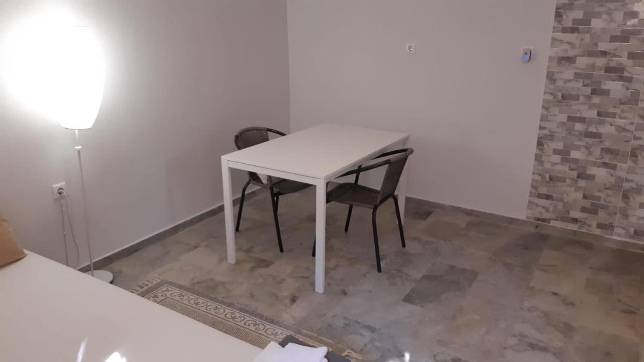 Cosy Guesthouse-Souterrain With Garden In City Center Corinth Exterior foto