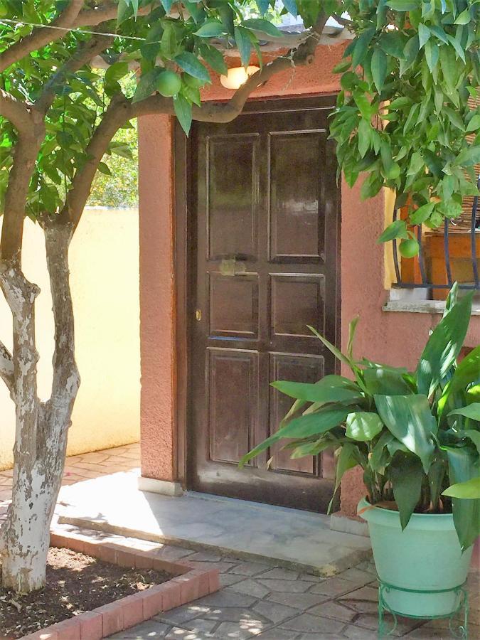 Cosy Guesthouse-Souterrain With Garden In City Center Corinth Exterior foto